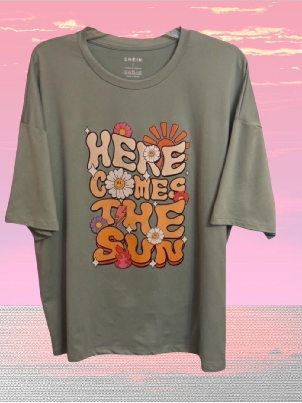SHEIN Women’s Graphic Here Comes the Sun Tee Size Large